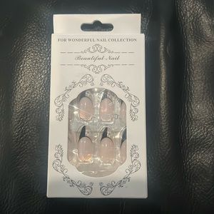 Beautiful Nail glue/press on nails, NWT